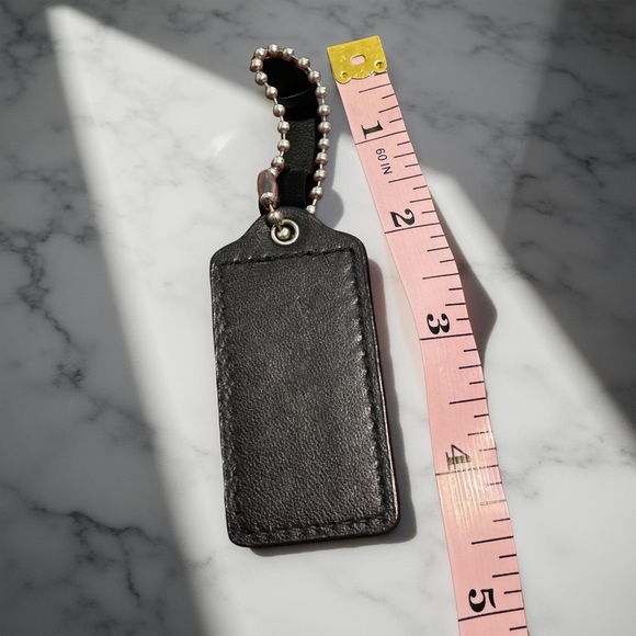 🤍 2.50" Coach Black Smooth Leather Hang Tag Bag Fob Charm Keychain,Vintage 90’s - Picture 4 of 4